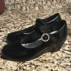 Little girls size 1 cute black dress shoes
